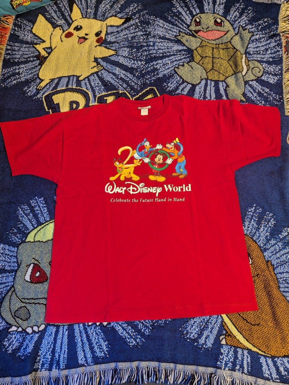 Vintage Y2K 2000 Walt Disney World Red T-Shirt.  In good condition, size large.